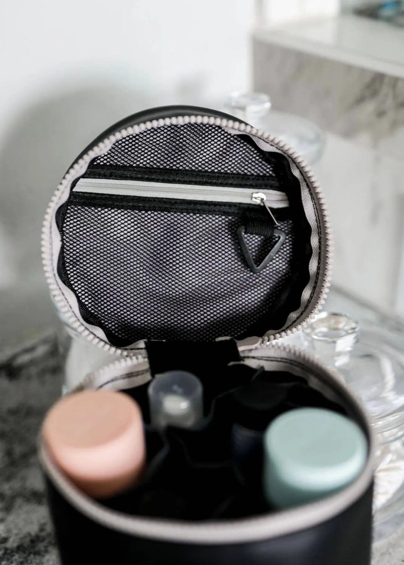 Barrel Organizer Toiletry Bag - Take It Easy (Black)