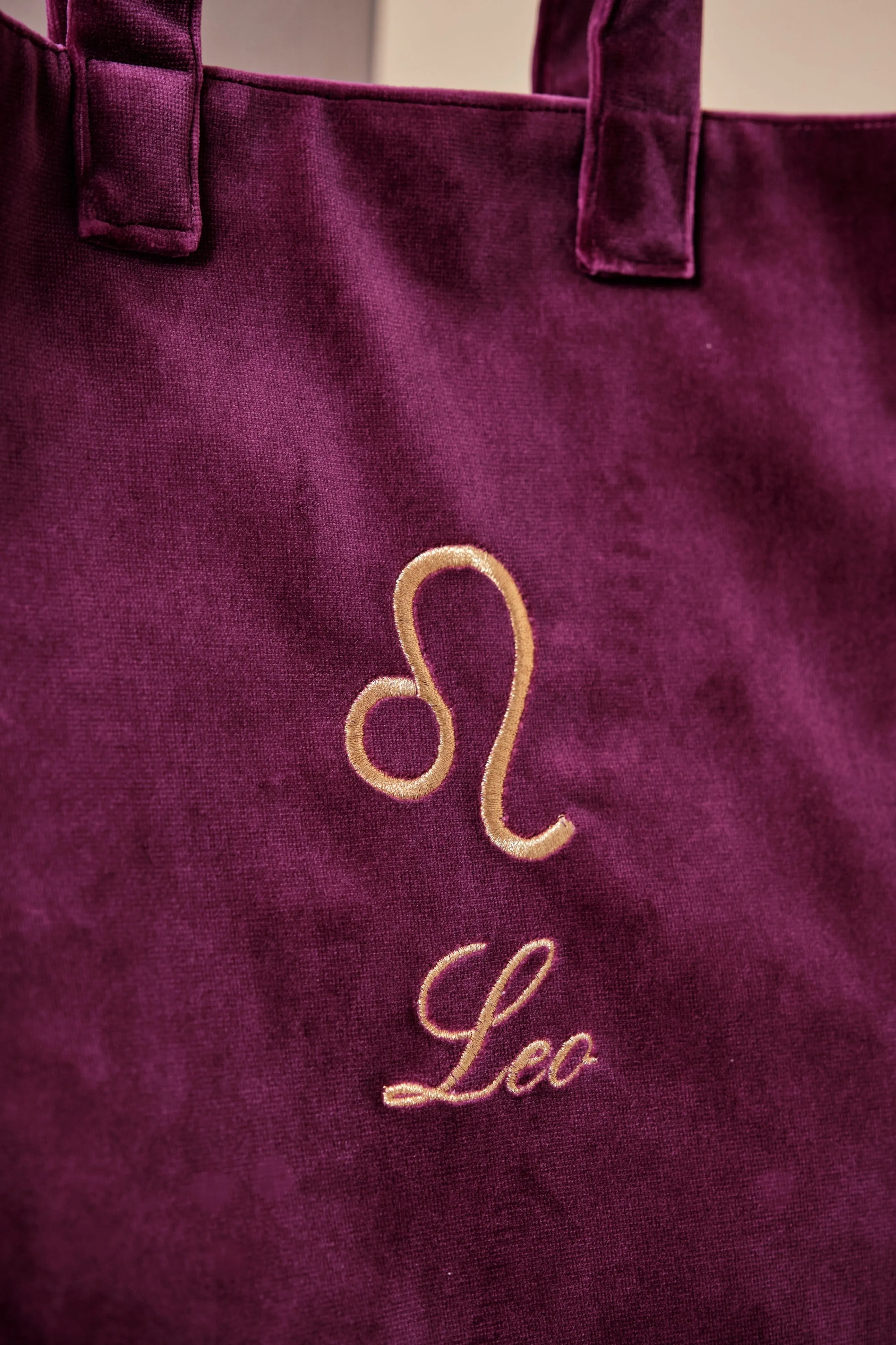 Fuchsia velvet zodiac bag for Leo