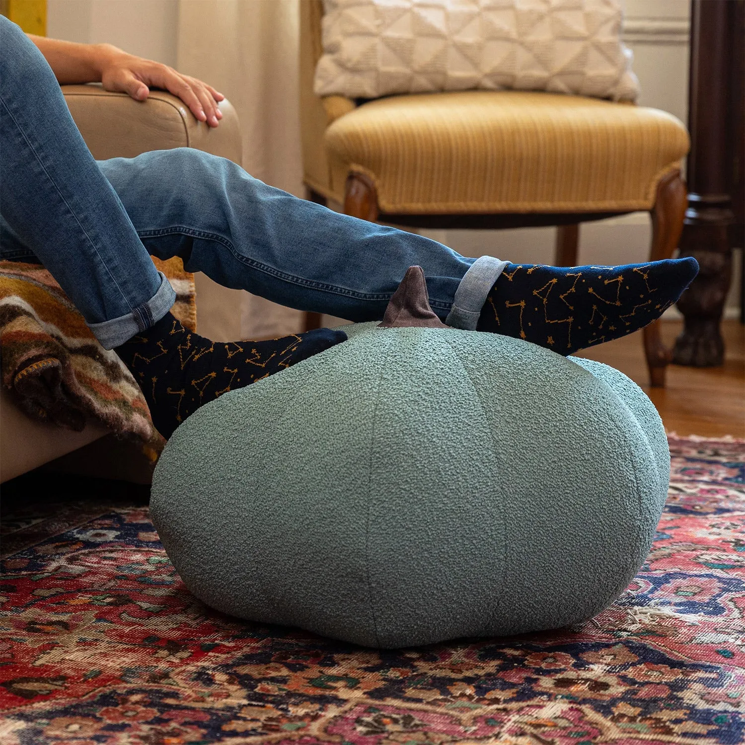 Jaxx Pumpkin Pouf - Luxurious Ottoman for Fall & Halloween Décor