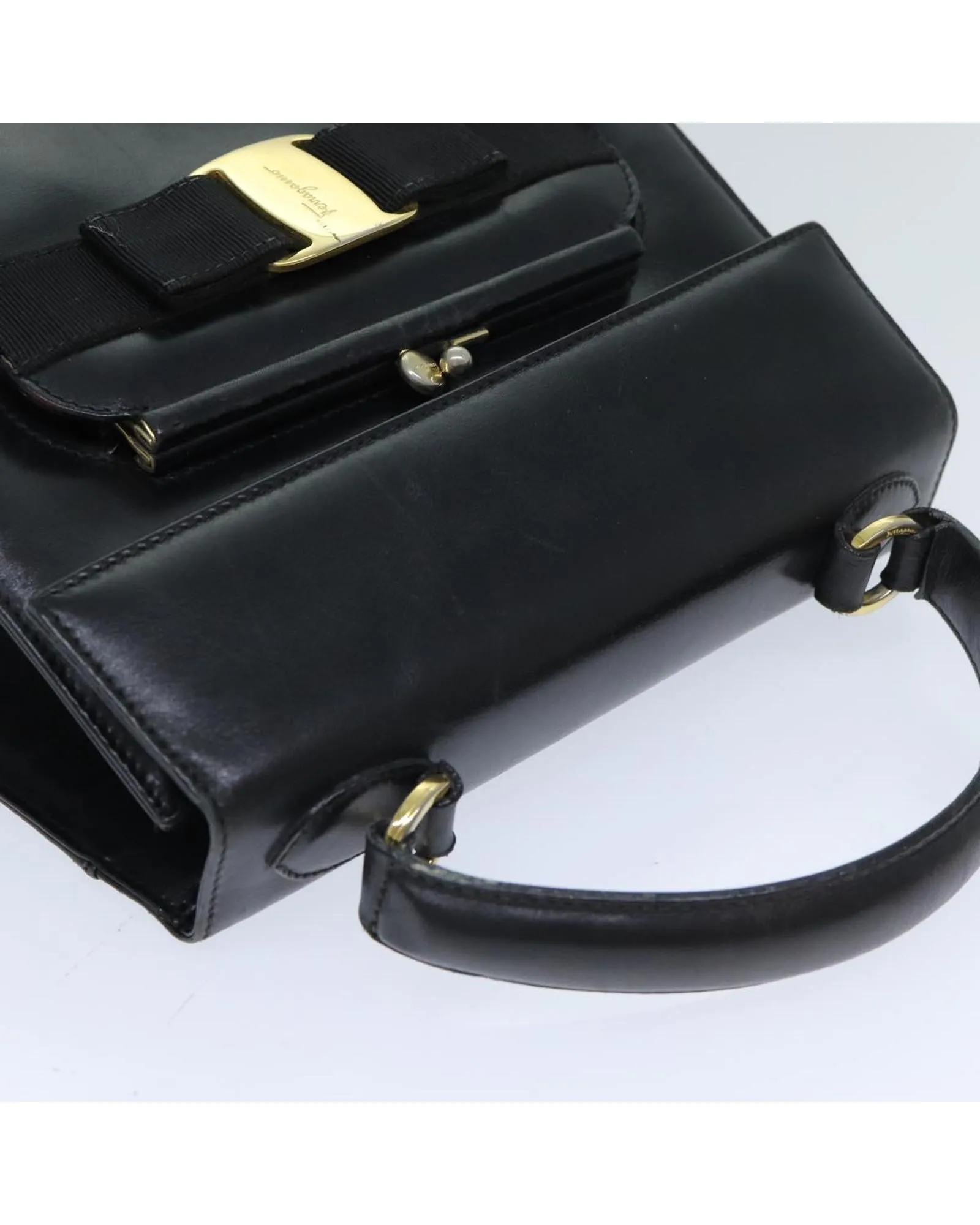 Luxurious Leather Hand Bag with Handle