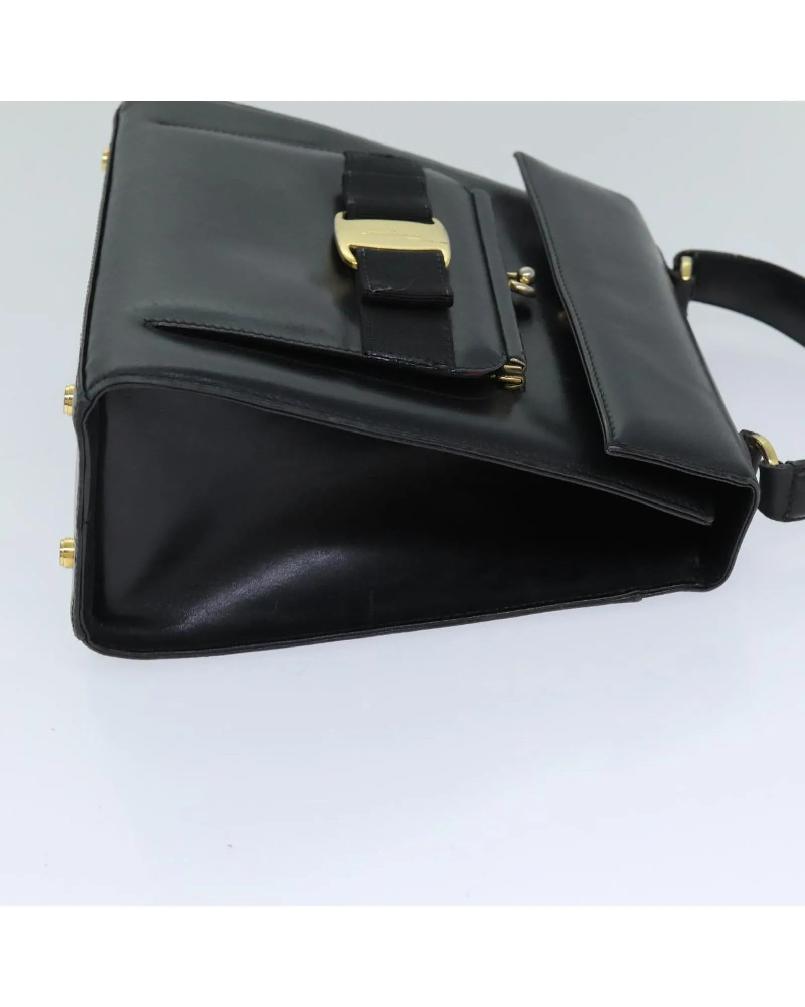 Luxurious Leather Hand Bag with Handle